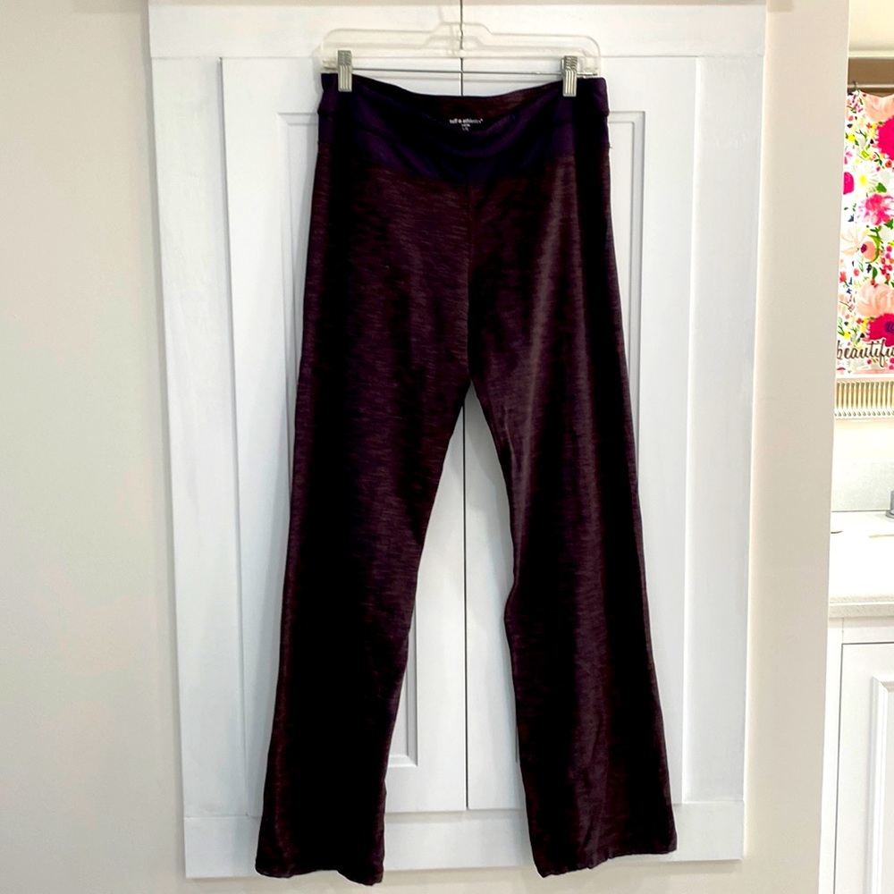Great workout pants! Full leg-more purple/burgundy colour.. comfy and practical